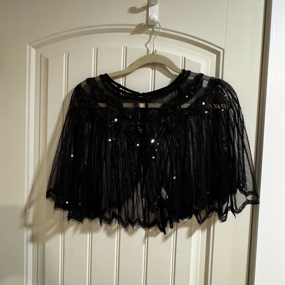 Elegant Black and Gold Sequin Flapper Dress - Picture 3 of 5